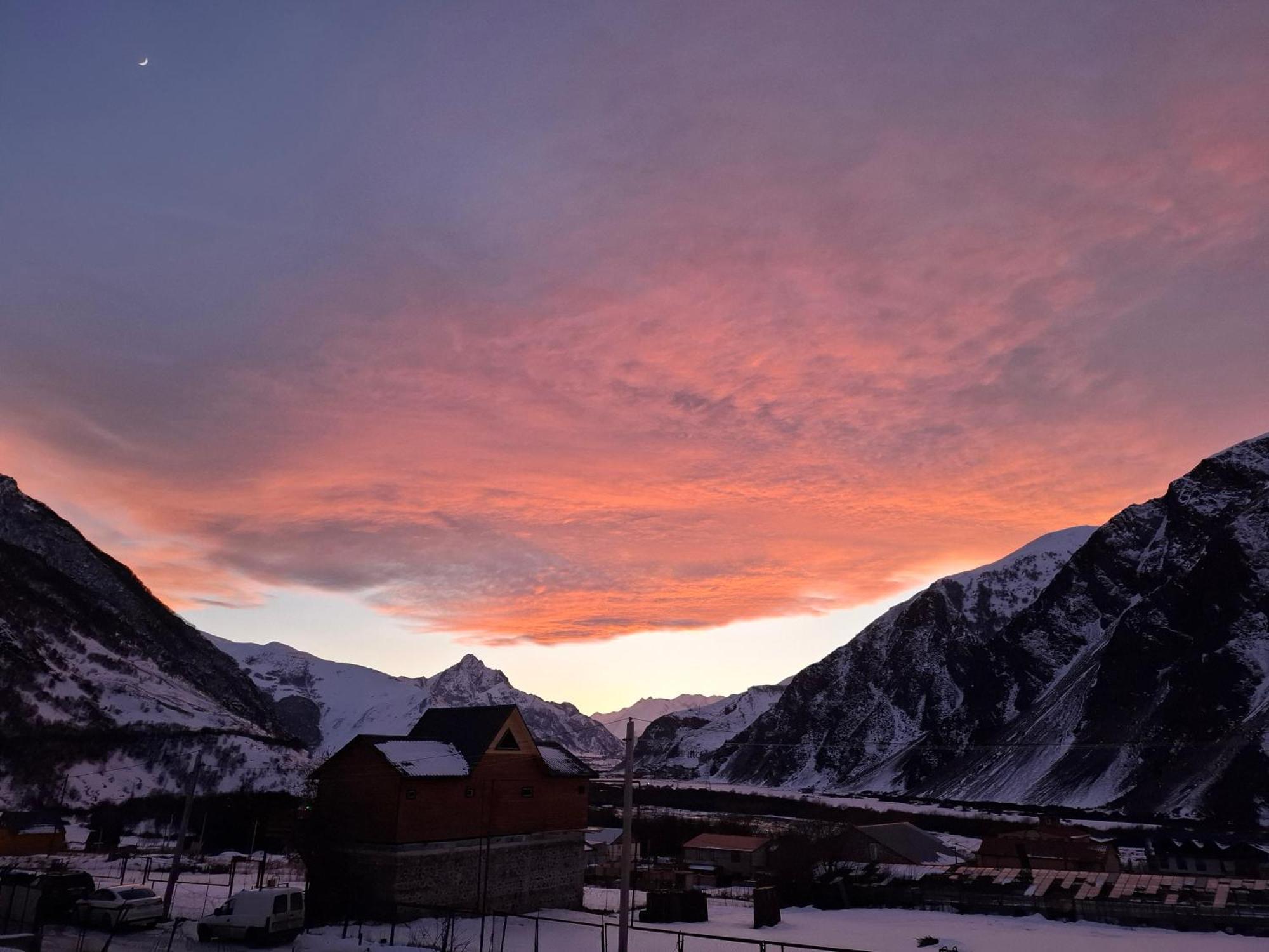 Hotel Diamond Kazbegi エクステリア 写真